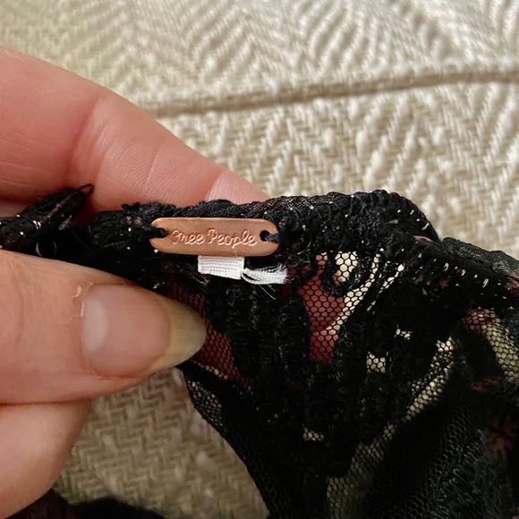 FREE PEOPLE—Vintage lace Dress …. Very cool , many beautiful details ! Size M 🌺 - Picture 3 of 8